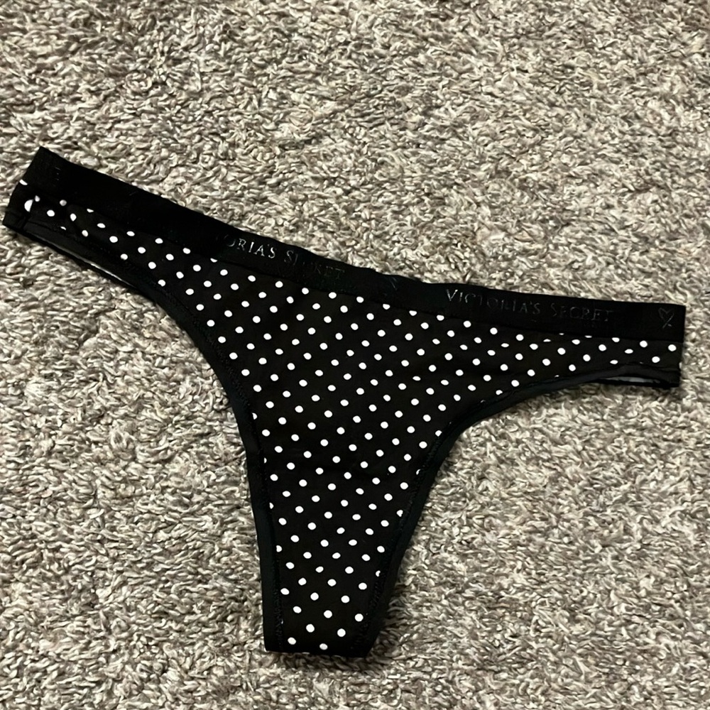 NWT Victoria's Secret Thong Panty size Small